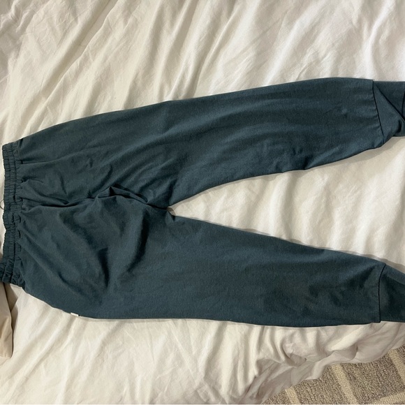 Vuori Women's Jogger Pants - Picture 5 of 9